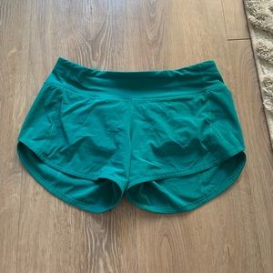 Lululemon Speed Up Shorts EUC size 4 tall
